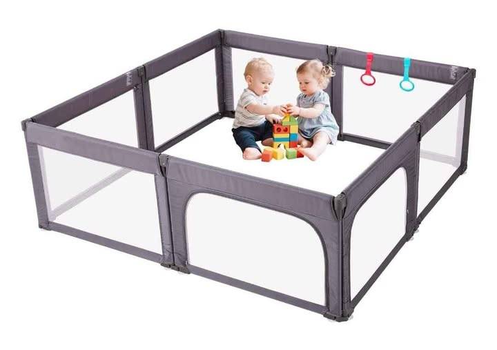 Baby playpen large size Condition brand ma Baby