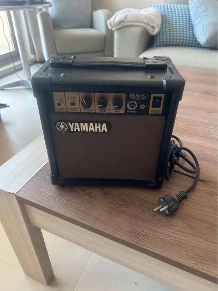 This Yamaha GA guitar amplifier is compact watt