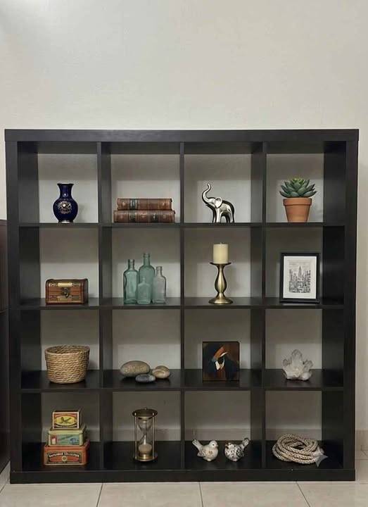 Excellent condition Large Sized Size cms cms Cubicl