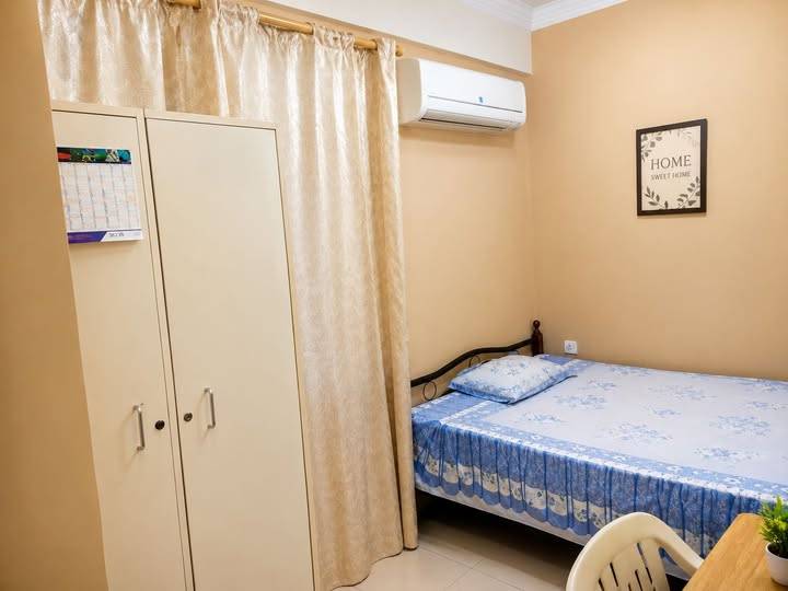 Fully furnished room with attached bathroom Sharing kitchen