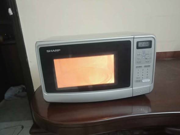 SHARP LTR MICROWAVE OVEN WORKING CONDITION PERFECT NEAT