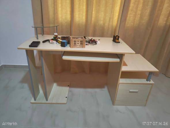 Desk in good condition Size cm Desk in