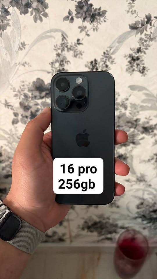 iPhone Pro Black اسود GB condition Clean scr