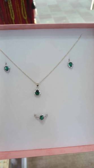 silver bahrani fullset with emerald stone silver bah