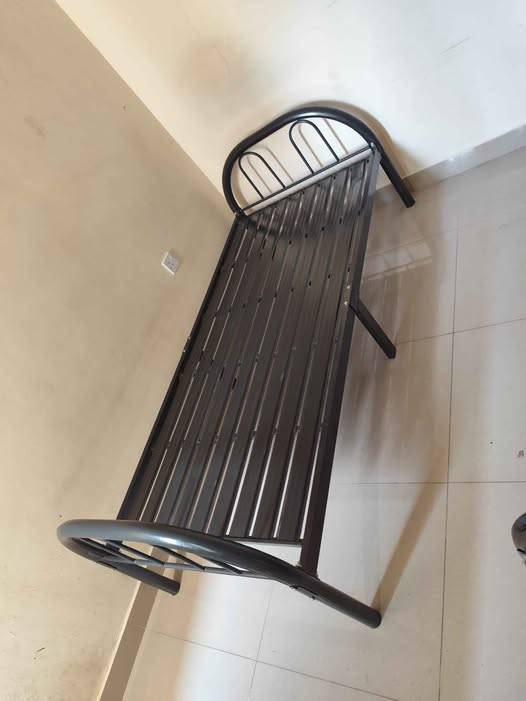 single bed good condition par ps single bed