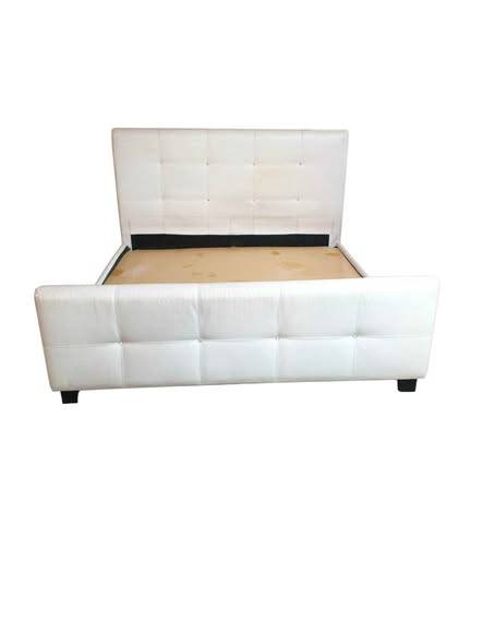 Bed White with mattress delivery fixing Bed White