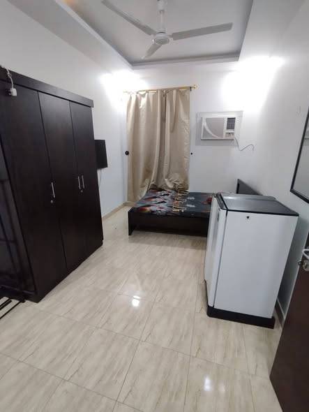Studio rent near Ajeeb store Mustafa masjid Gudabiya