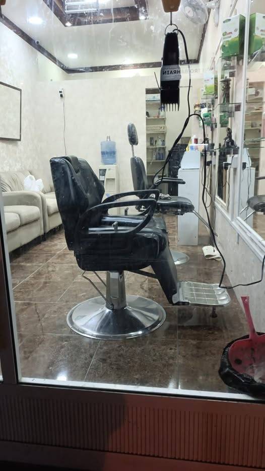 Men salon Shop years old Shop rent Shop