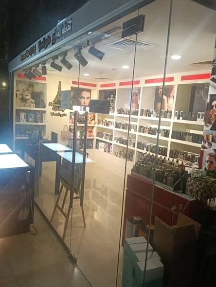 Gift Shop monthly rent with Ewa Visa charges