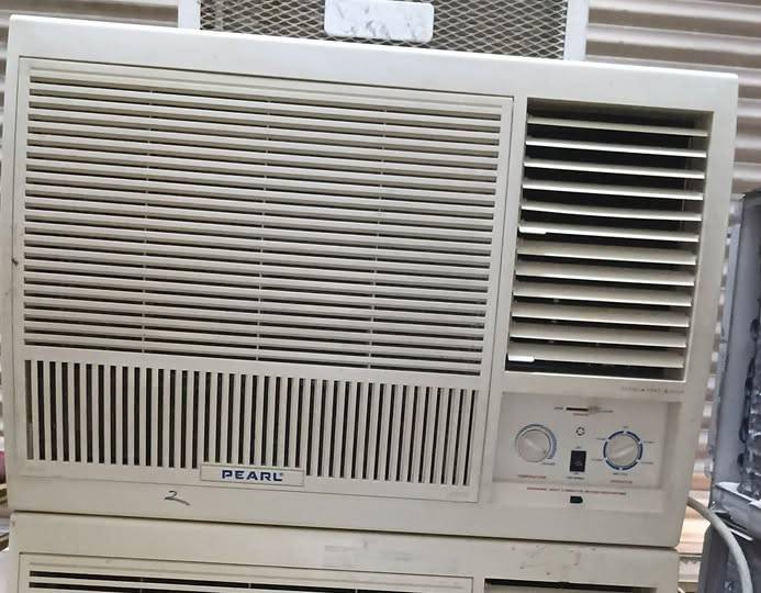 Good condition Pearl window ac with free delivery