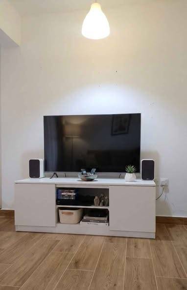 Beautiful heavy duty Tv unit in good condition