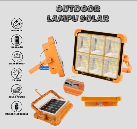 Solar flood light with charging mobile Solar flood