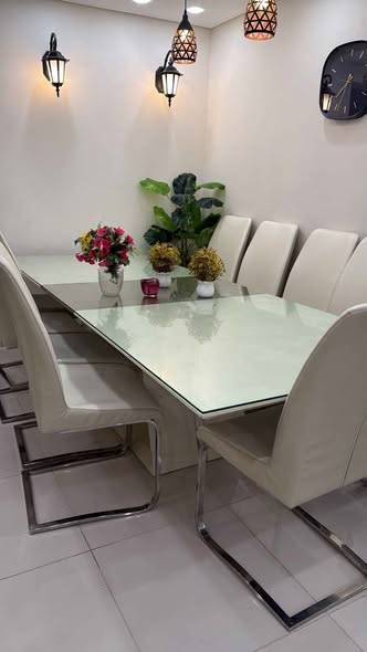 Excellent condition Seater Washable Covers Table can be
